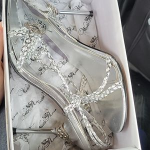 Silver Wild Rose Size 8B Metal Heels